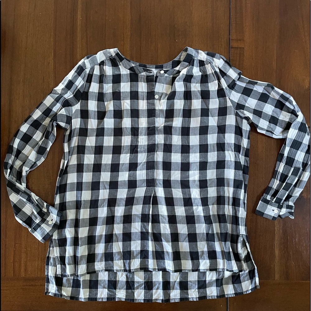 LOFT Long Sleeve Black Plaid collarless Button up Blouse Size M Women’s